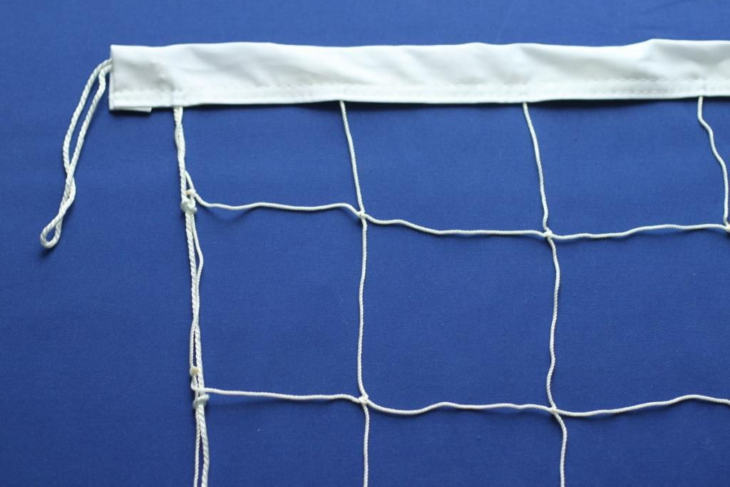 Сетка волейбольная, Д 2,2 мм, с парашютной стропой обшита с 1-х стороны безузловая
